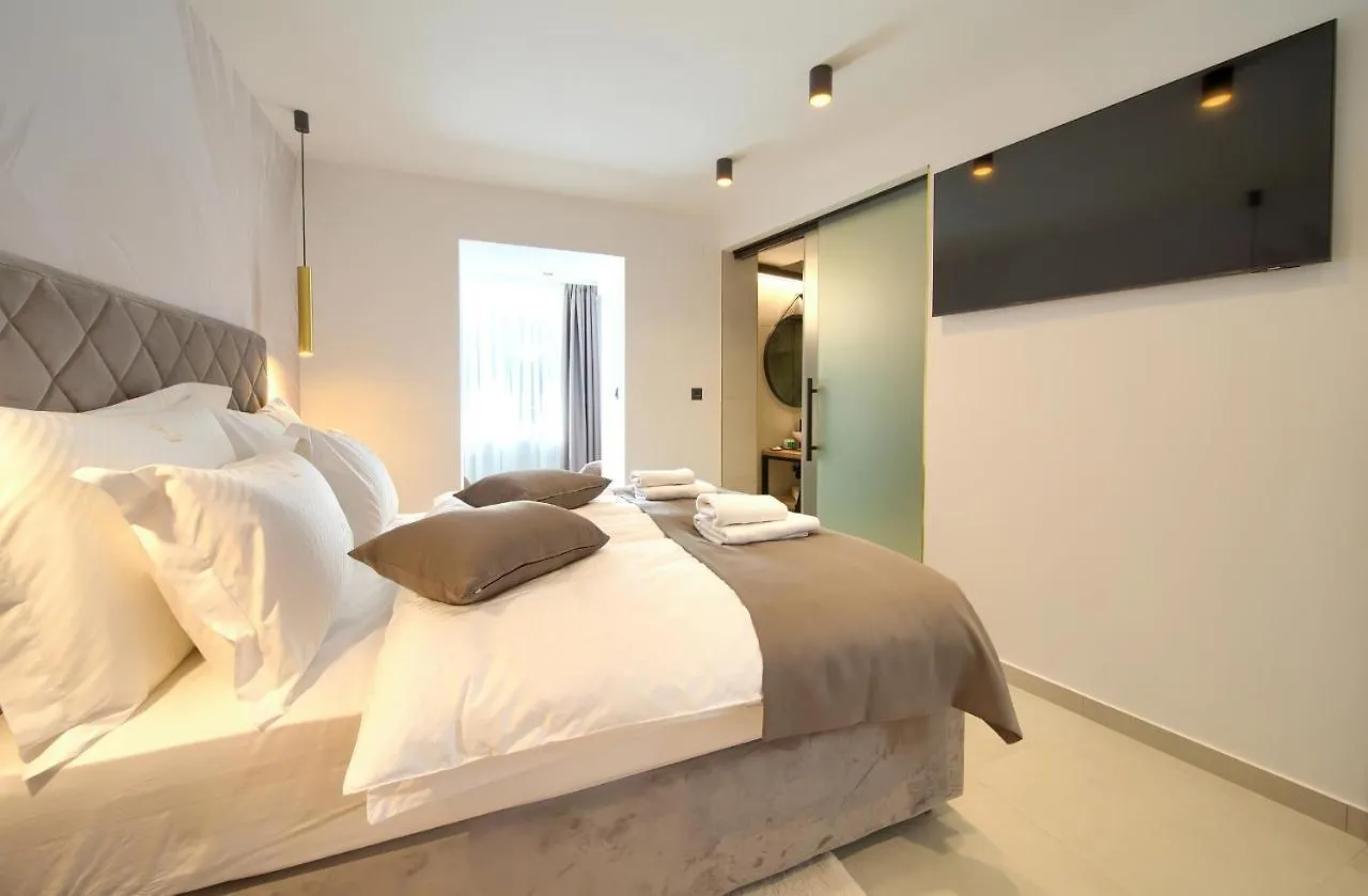 Portella Rooms Krk Town Couette-café
