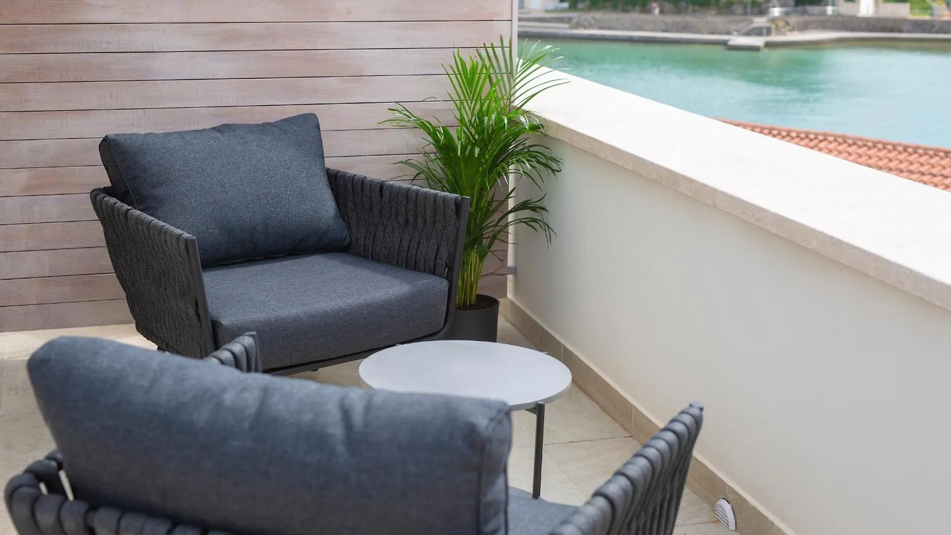 Portella Rooms Krk Town Couette-café
